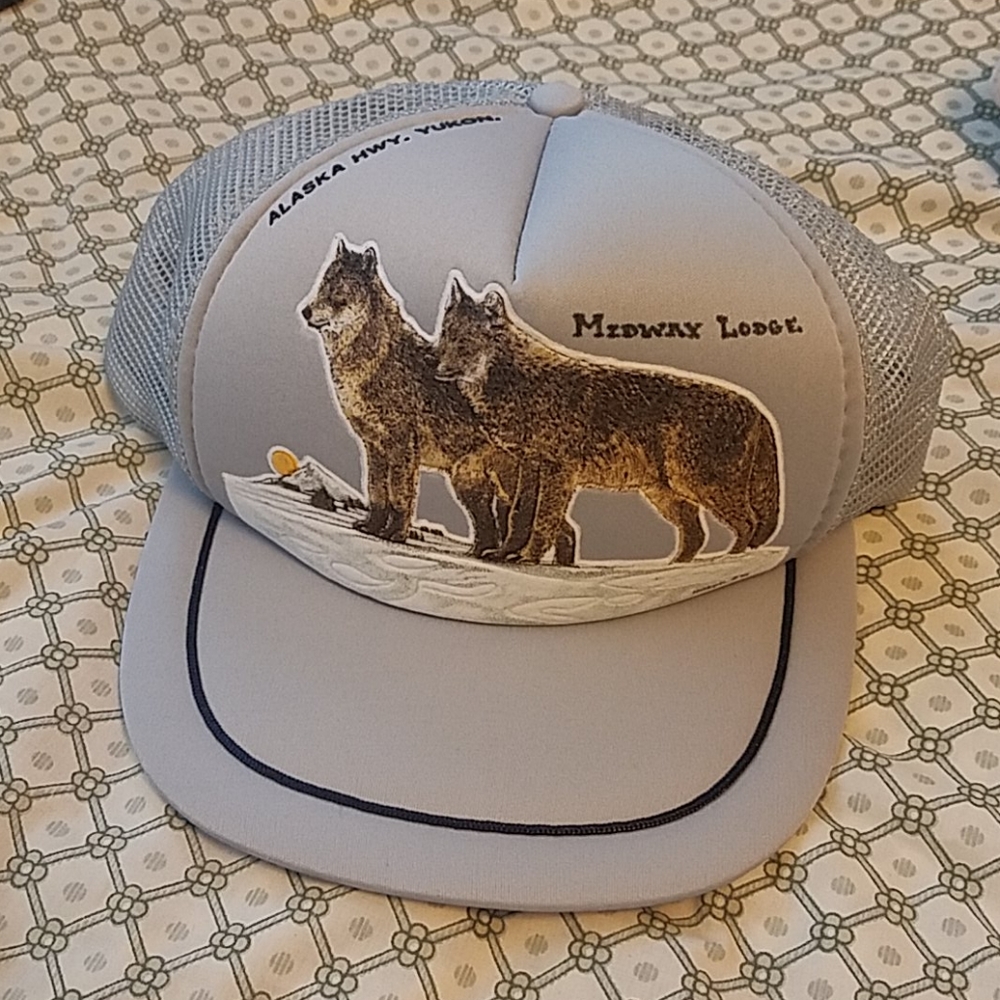 Yukon hat with wolves
